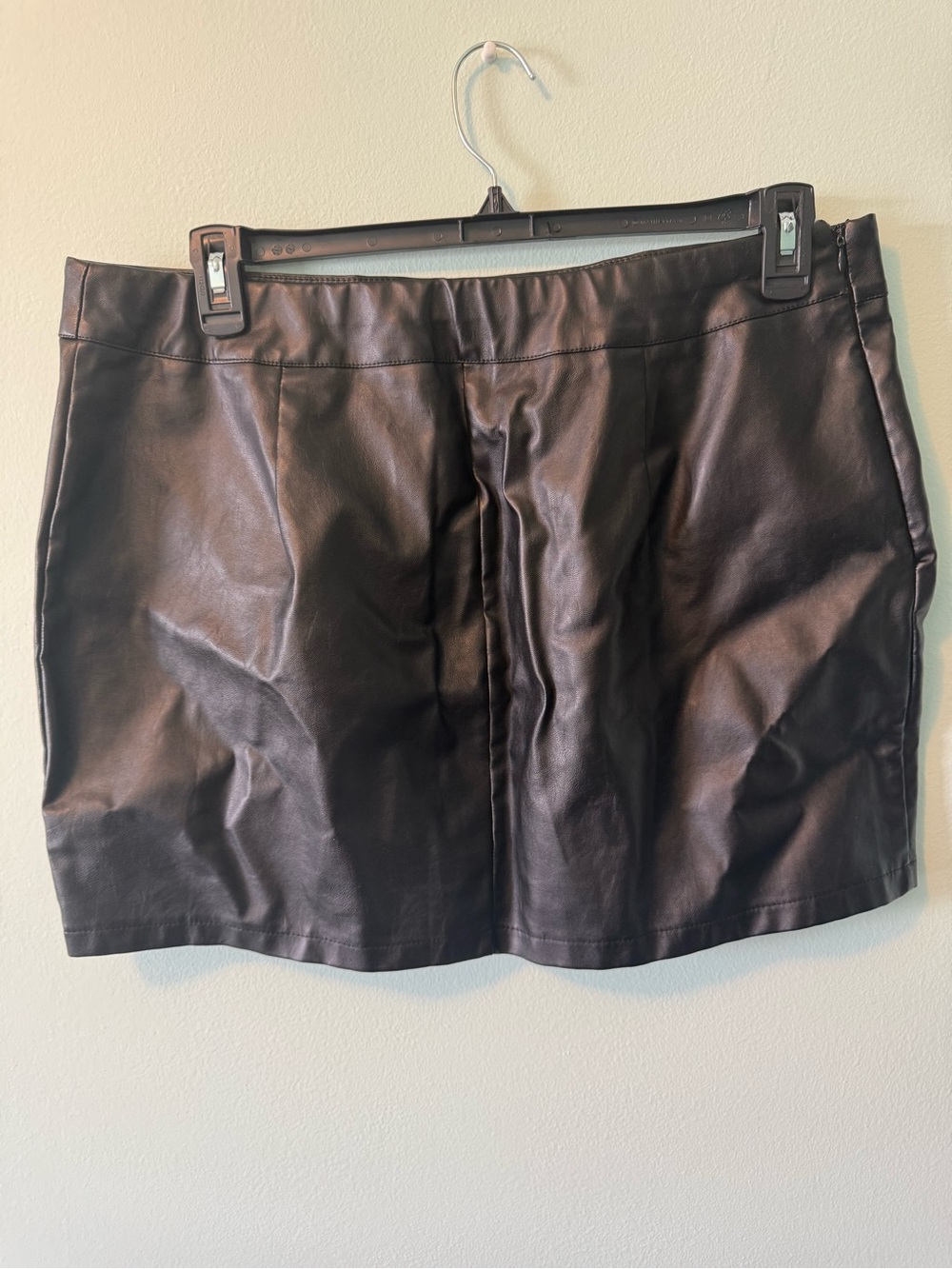 SHEIN Black Faux Leather Mini Skirt - Picture 2 of 3